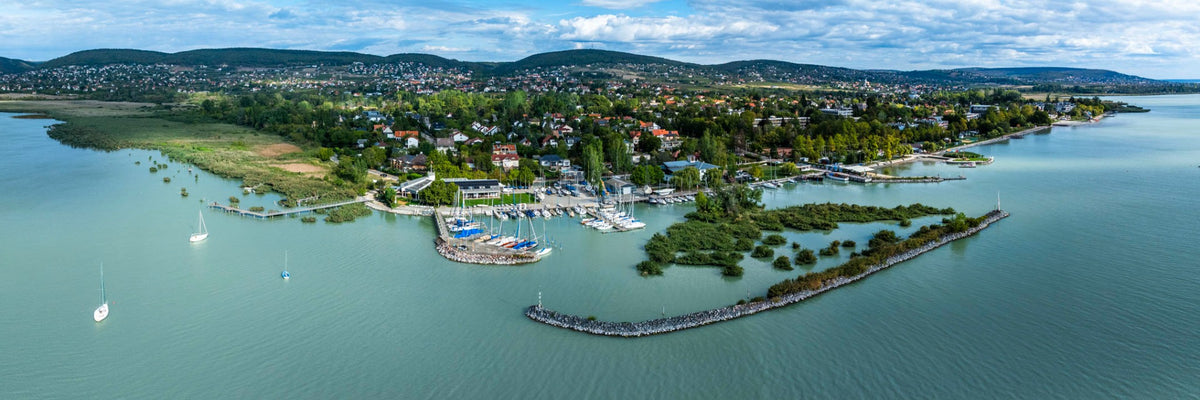 Kerekedi panoráma – a csopaki kikötő és az északi part légifelvételen