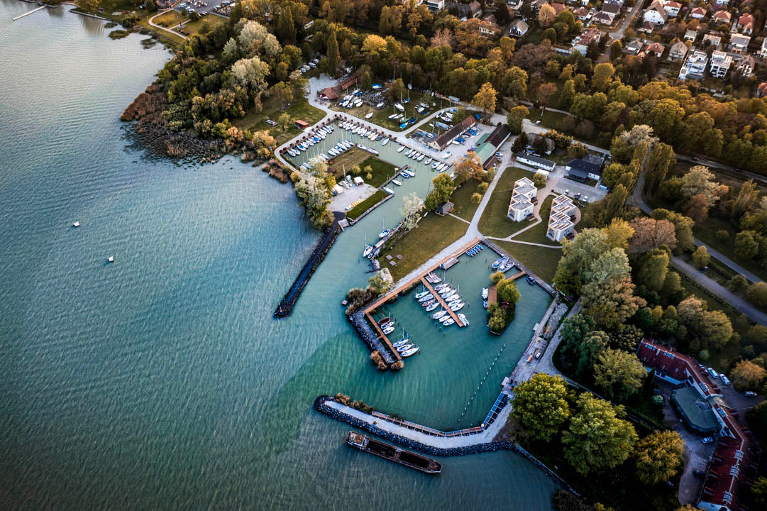 Keszthely zöld kikötőmedencéi légi nézetből