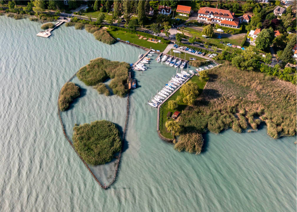 Tihanyi kikötő és a félsziget partja, Balaton