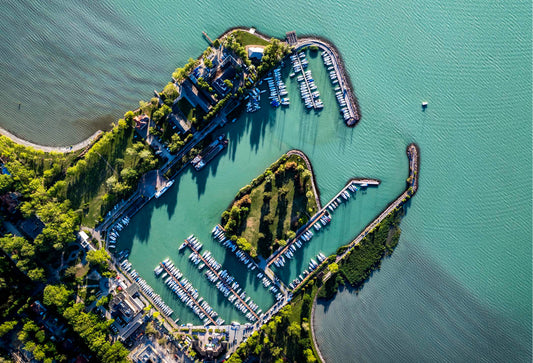 Balatonföldvári mólók és hajósorok felülről