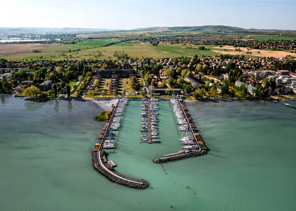 BL YachtClub a Balaton felől