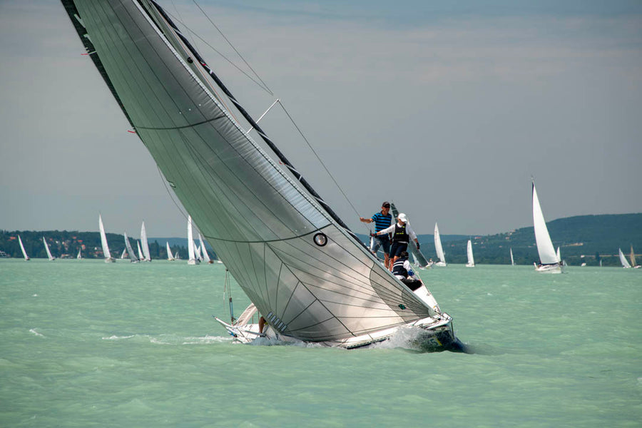 Vitorlásverseny a Balatonon