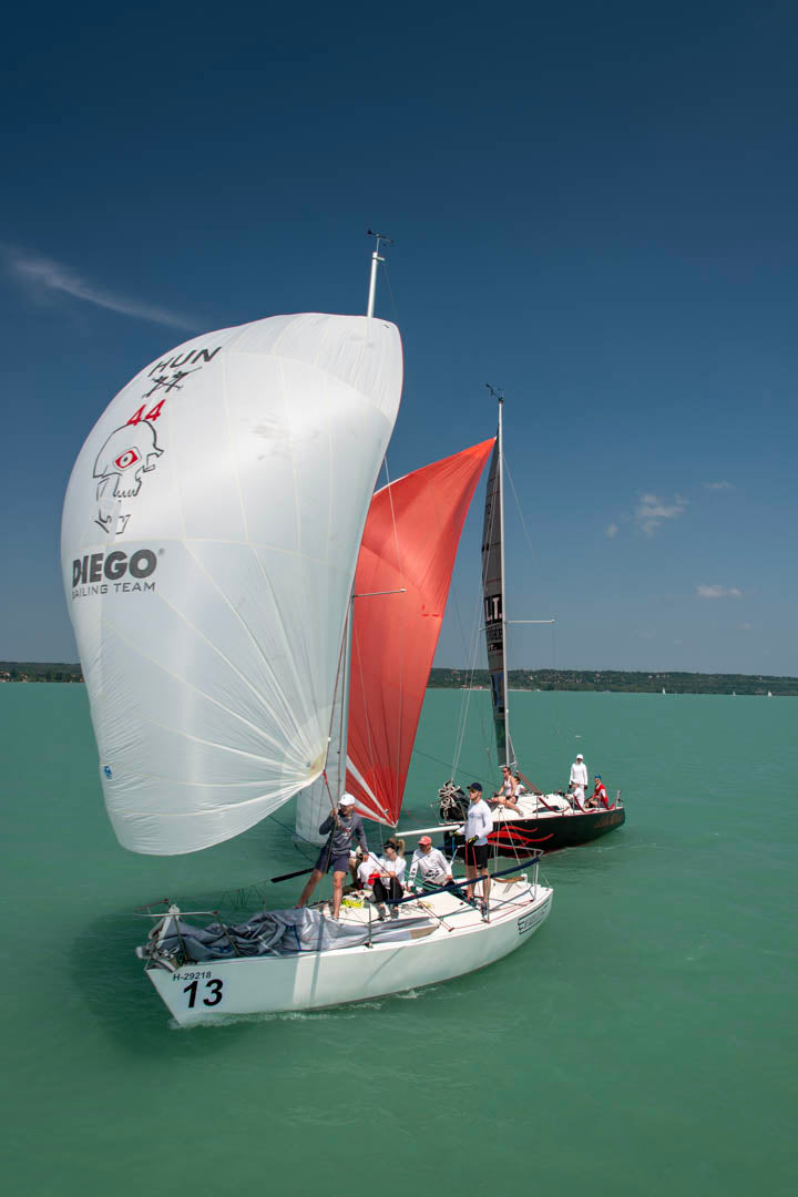 Vitorlásverseny akciófotó a Balatonon